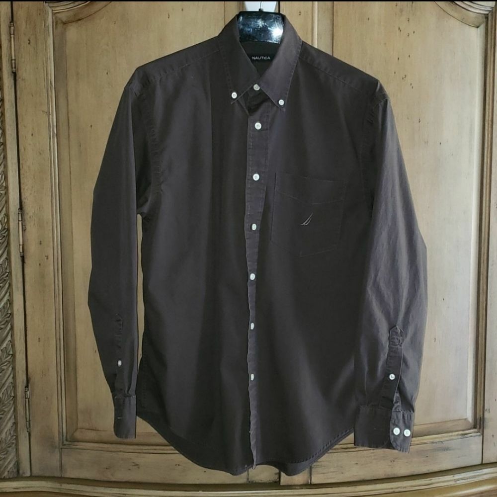 Men's Nautica long sleeve button down shirt.
